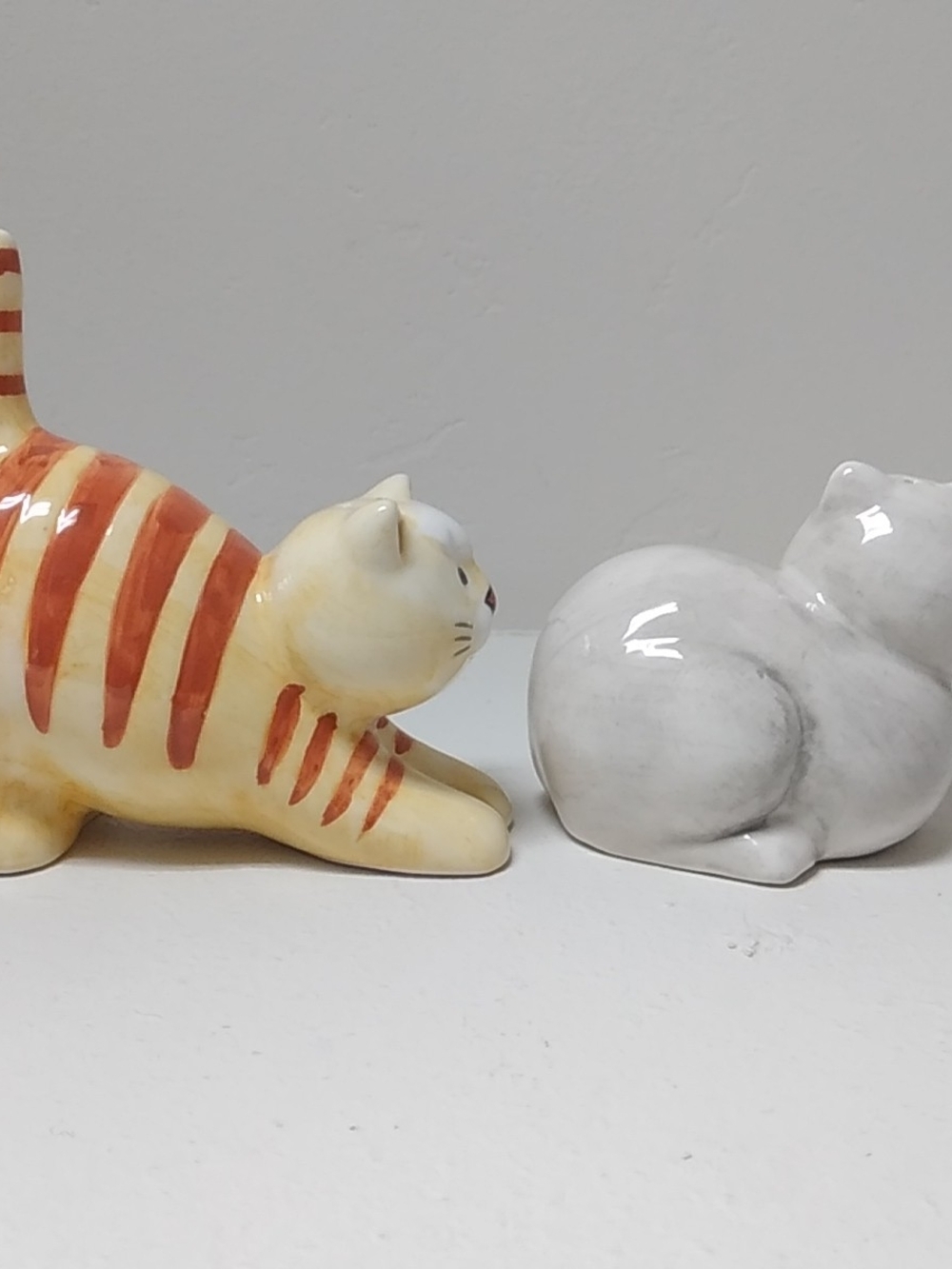 Vintage Ceramic Cat Figurine Salt & Pepper Shaker Set, White-Orange Hand Painted - Picture 2 of 10